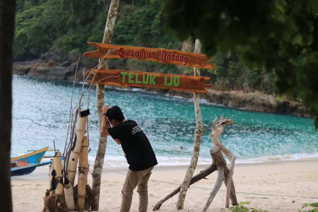 teluk hijau banyuwangi