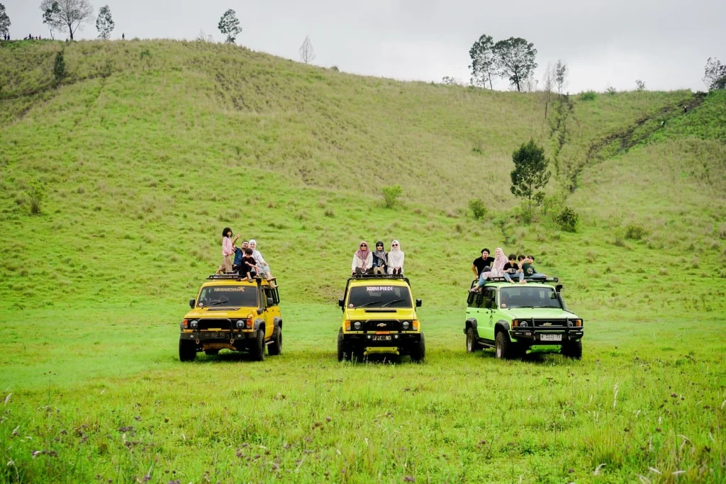 safari jeep kawah wurung