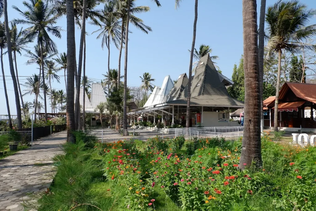 7 Fakta Unik Pantai Grand Watu Dodol Banyuwangi