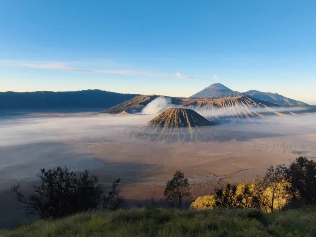 Agustus, Waktu Terbaik untuk Explore Gunung Bromo & Kawah Ijen