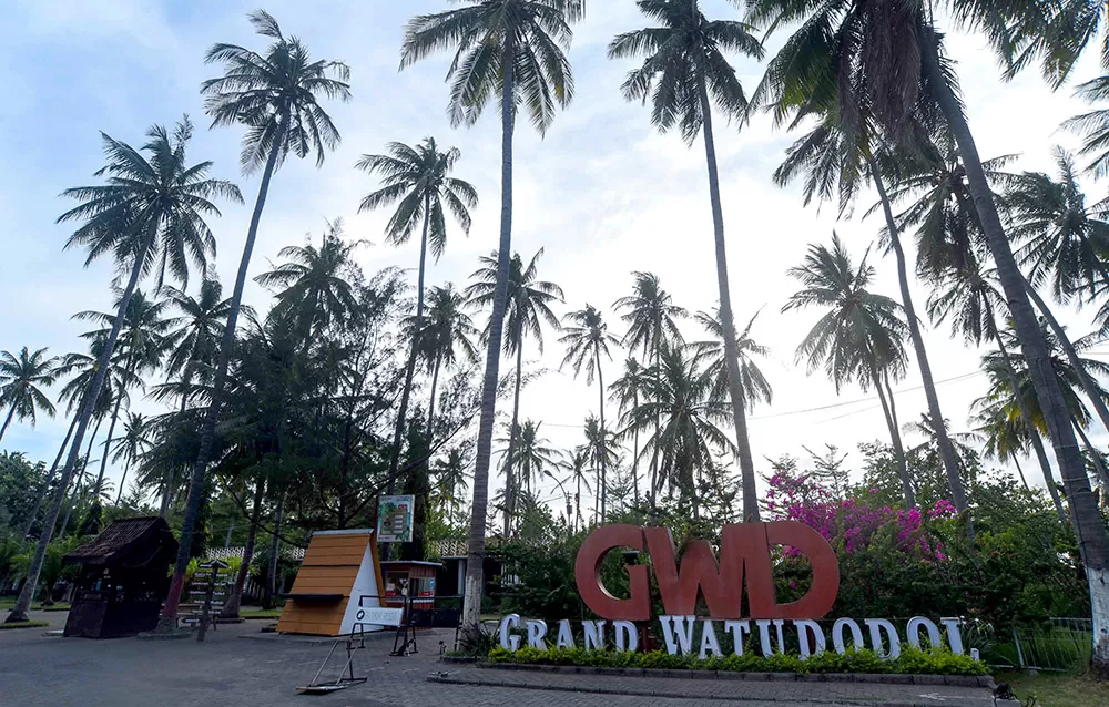 Pantai grand watu dodol banyuwangi