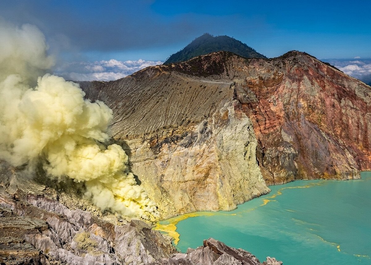 open trip kawah ijen indonesia